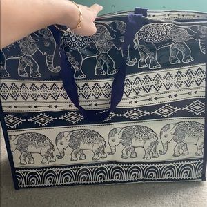 Extremely handy bag for errands and storage